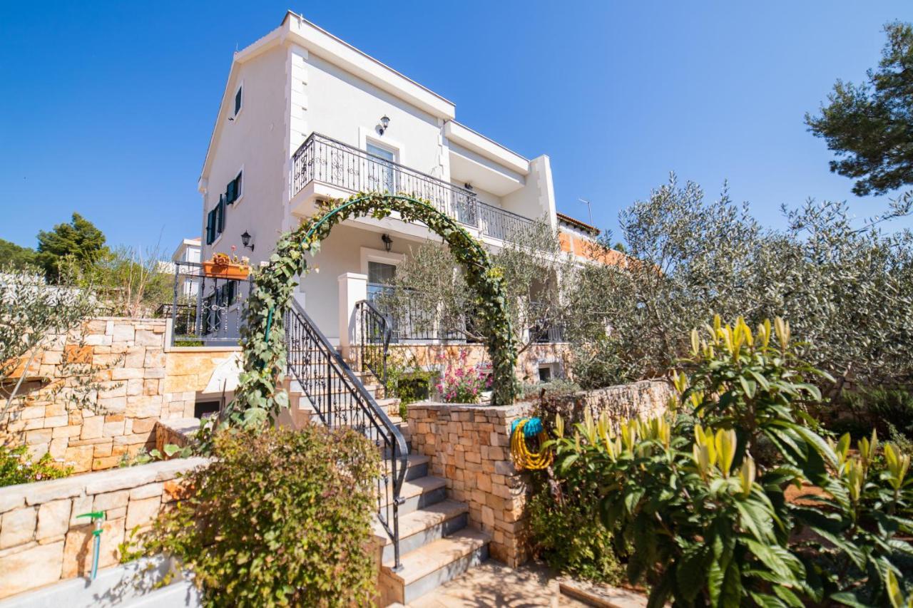 Villa Sun Garden - 4 Star Villa With Heated Swimming Pool, Quiet Bay, Bbq, 50M From The Sea Milna (Brac) Exterior foto