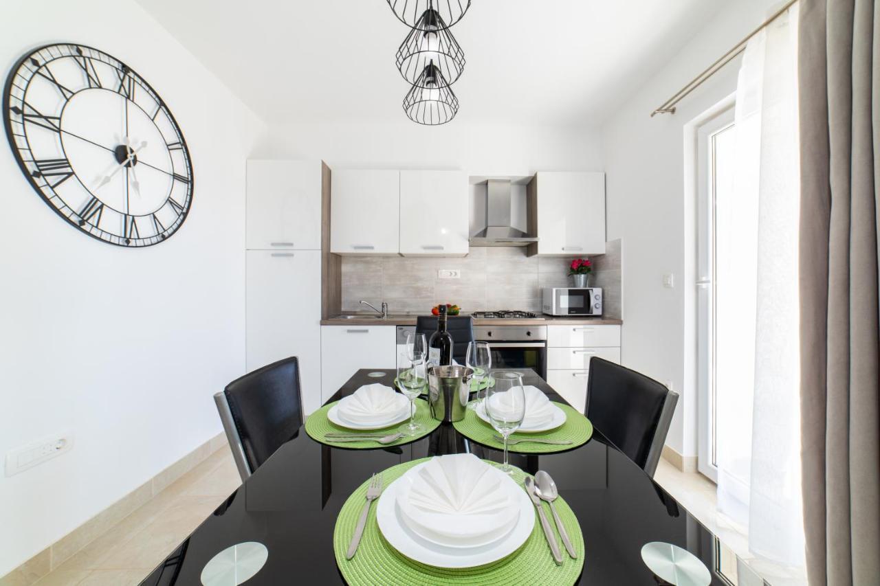 Villa Sun Garden - 4 Star Villa With Heated Swimming Pool, Quiet Bay, Bbq, 50M From The Sea Milna (Brac) Exterior foto