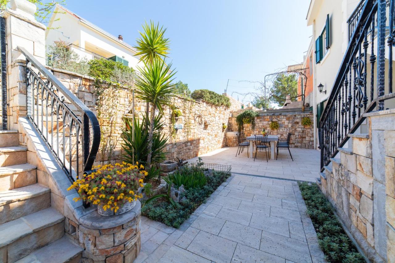 Villa Sun Garden - 4 Star Villa With Heated Swimming Pool, Quiet Bay, Bbq, 50M From The Sea Milna (Brac) Exterior foto