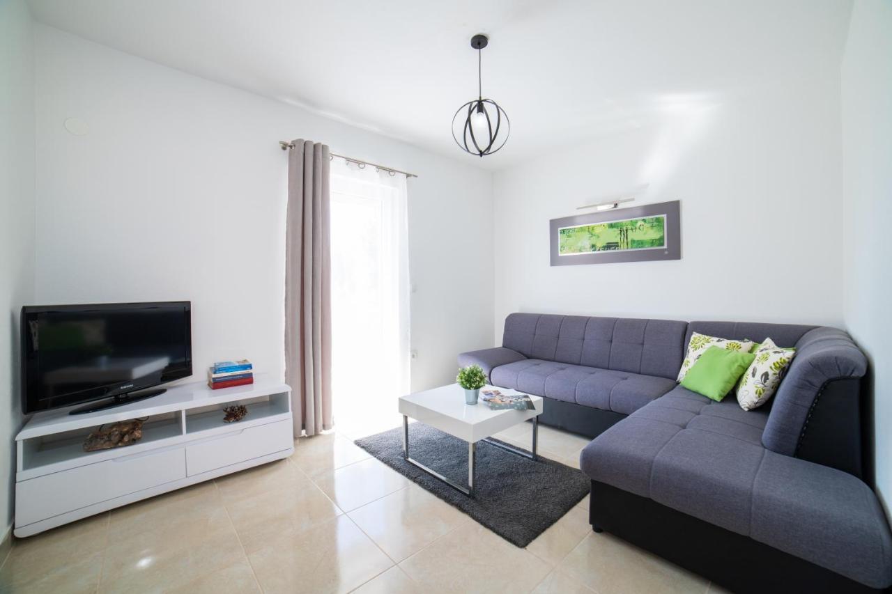 Villa Sun Garden - 4 Star Villa With Heated Swimming Pool, Quiet Bay, Bbq, 50M From The Sea Milna (Brac) Exterior foto