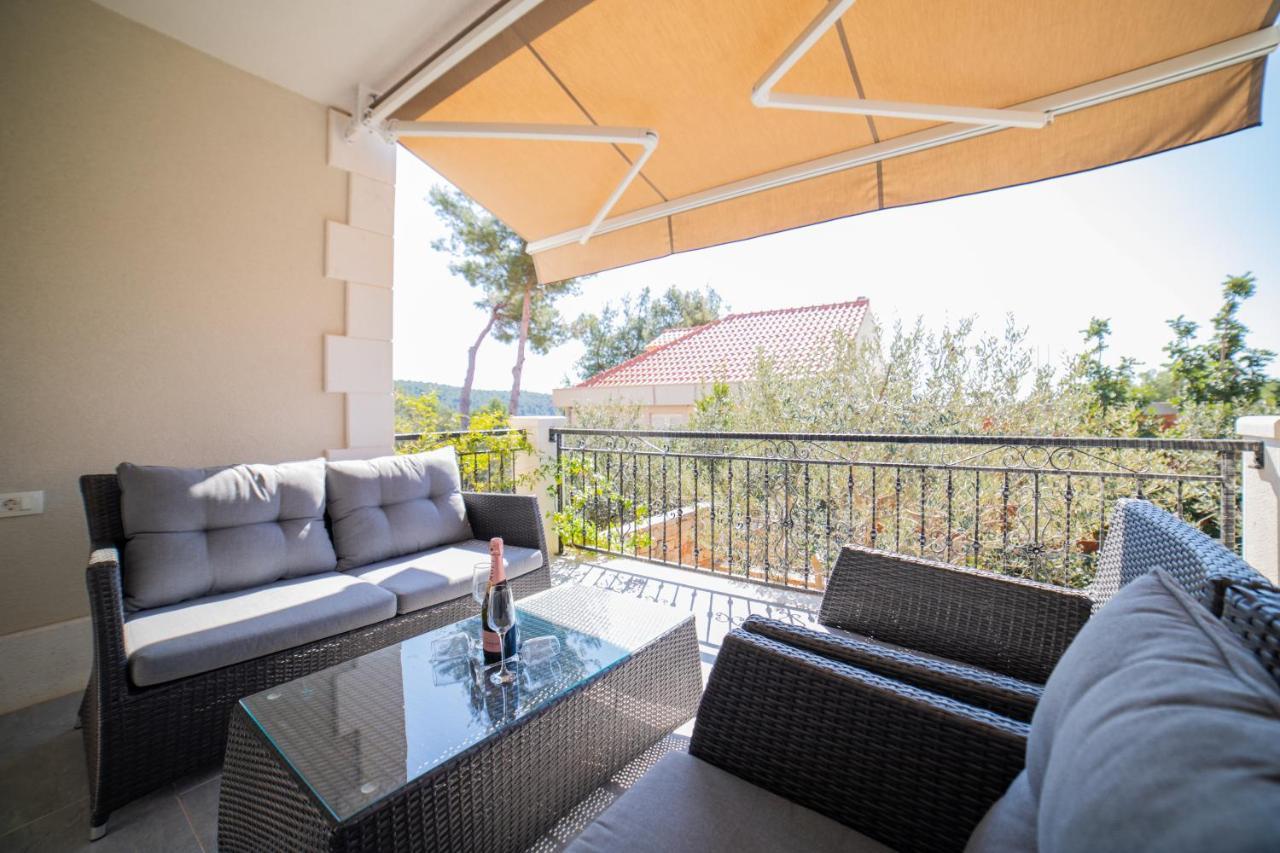 Villa Sun Garden - 4 Star Villa With Heated Swimming Pool, Quiet Bay, Bbq, 50M From The Sea Milna (Brac) Exterior foto
