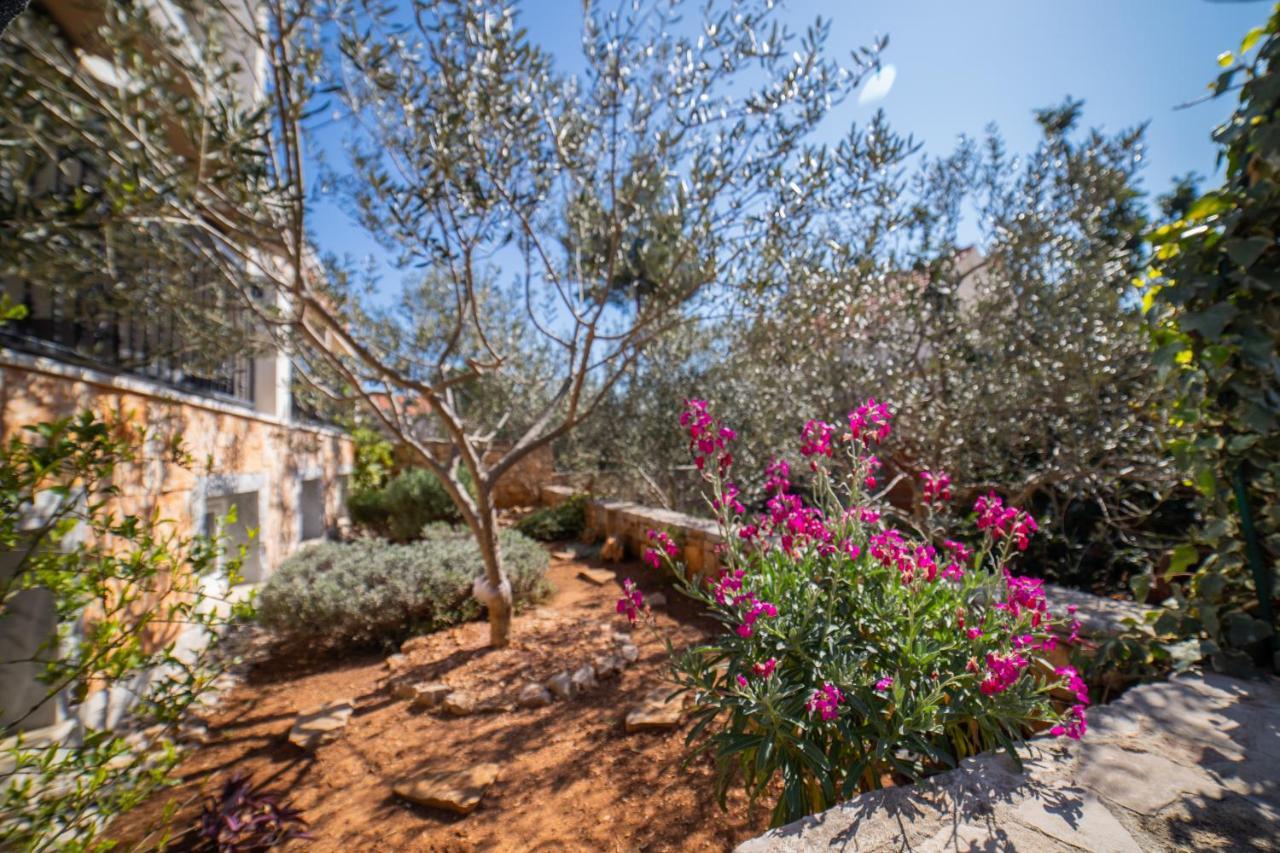 Villa Sun Garden - 4 Star Villa With Heated Swimming Pool, Quiet Bay, Bbq, 50M From The Sea Milna (Brac) Exterior foto