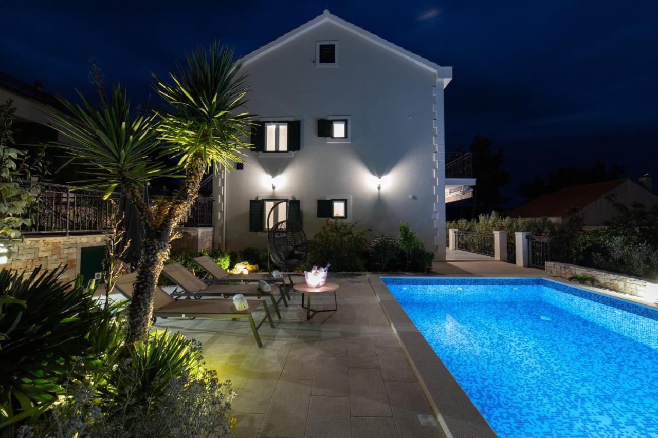 Villa Sun Garden - 4 Star Villa With Heated Swimming Pool, Quiet Bay, Bbq, 50M From The Sea Milna (Brac) Exterior foto