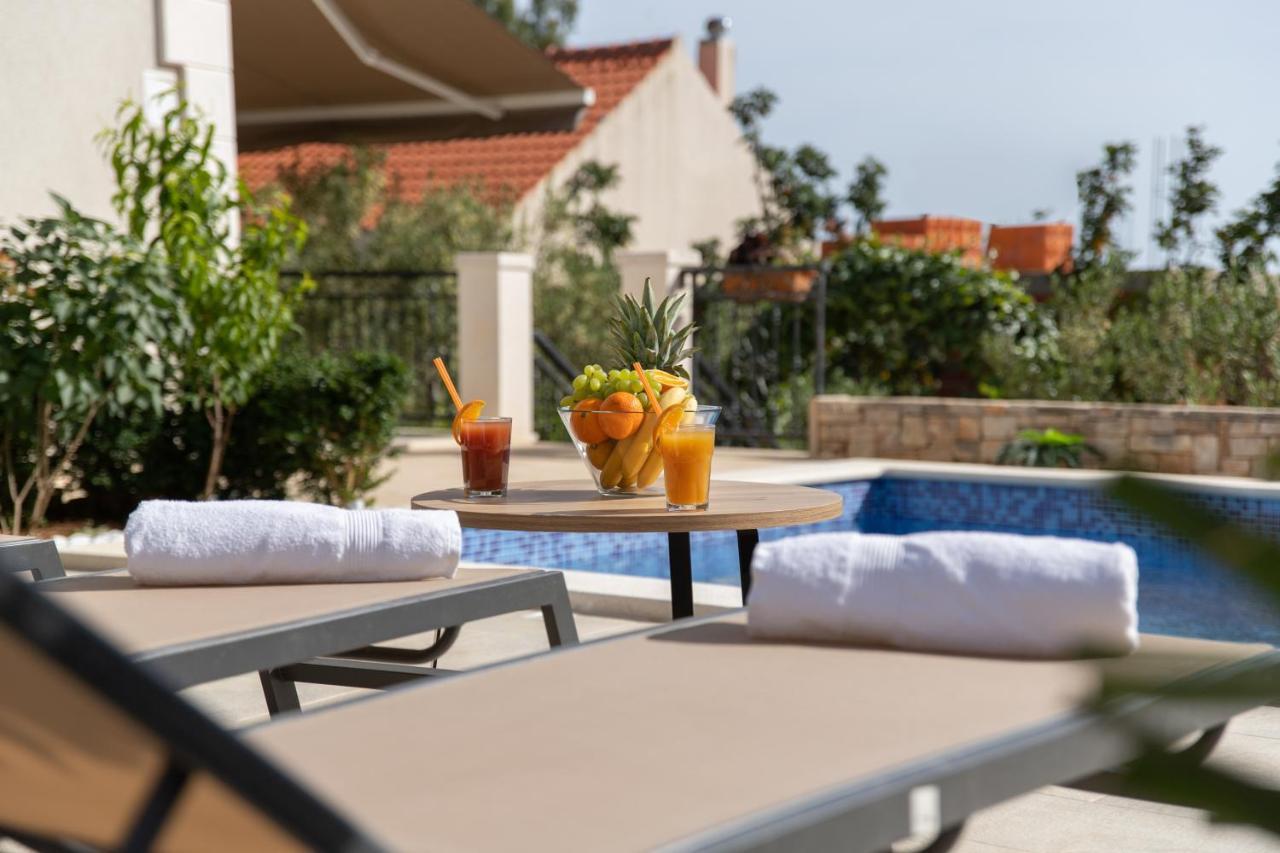 Villa Sun Garden - 4 Star Villa With Heated Swimming Pool, Quiet Bay, Bbq, 50M From The Sea Milna (Brac) Exterior foto